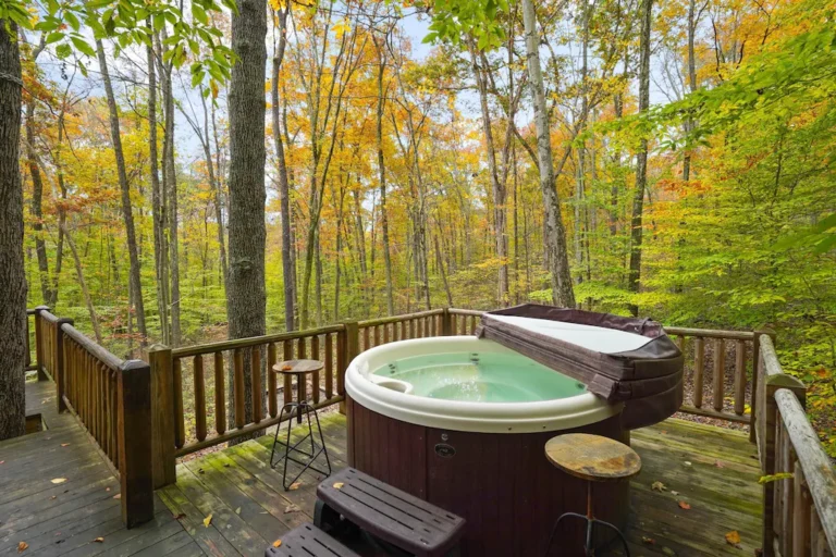 sidney treehouse hot tub