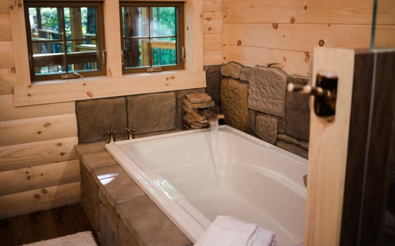 Treehouse A jetted tub