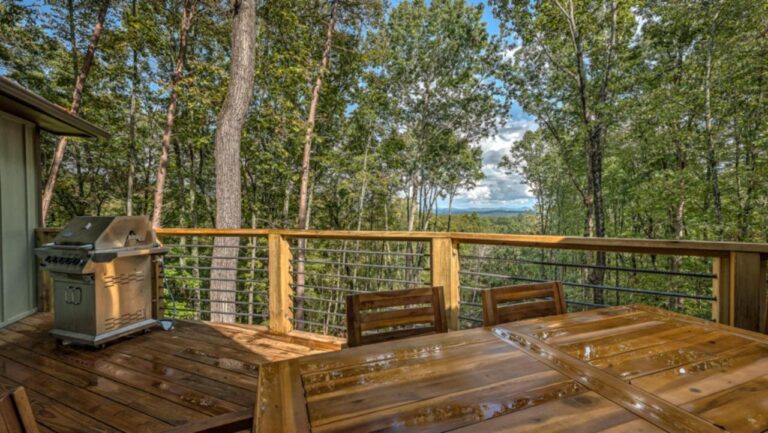 blue ridge treehouse deck