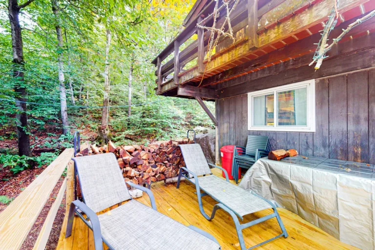 Best Treehouse Cabins in New England (You won't want to leave!)