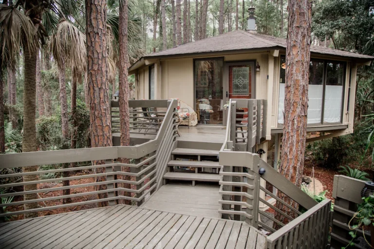 peacefull treehouse