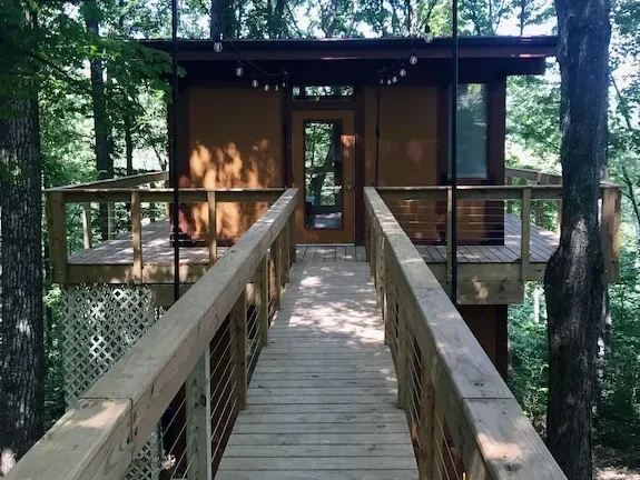 romantic treehouse cabin