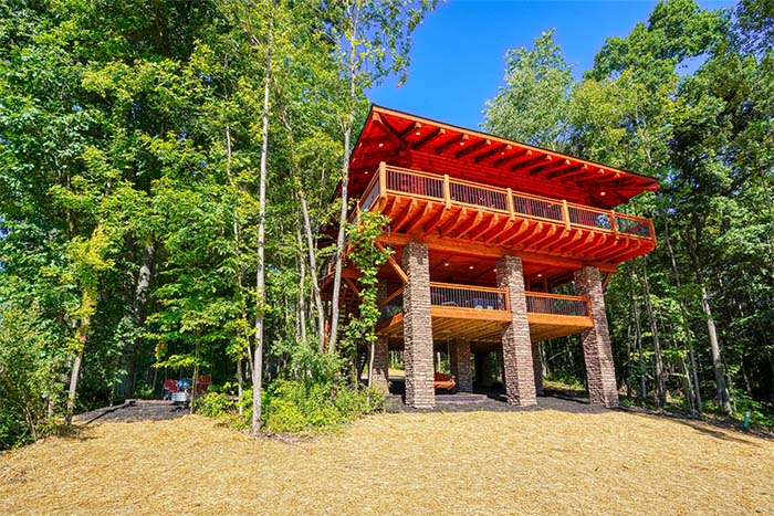 soaring luxury treehouse