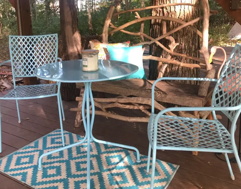 treehouse getaway seating area