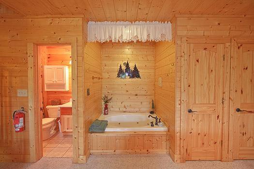 treetops holiday home jetted tub