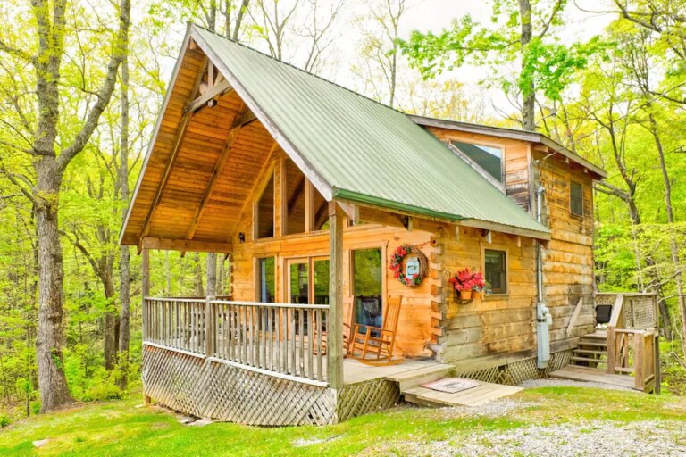 Awesome-View-Romantic-Log-Cabin1.jpeg
