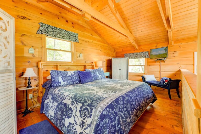 Awesome-View-Romantic-Log-Cabin4.jpeg