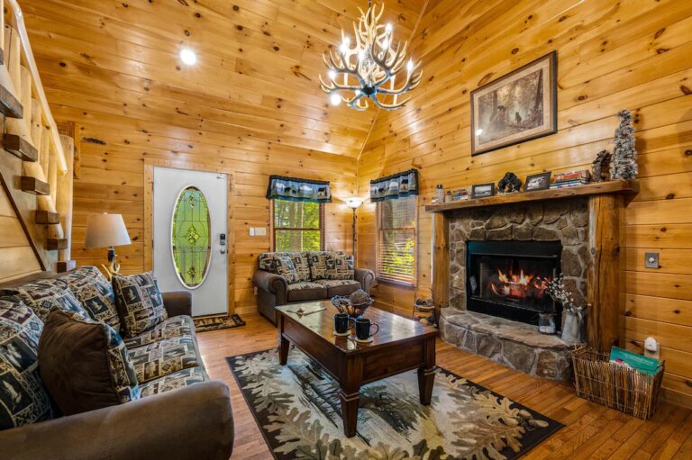 Beary-Sweet-Retreat-Cozy-2-Bed2Bath-Cabin-wPrivate-Hot-Tub-Backs-to-GSMNP3.jpeg