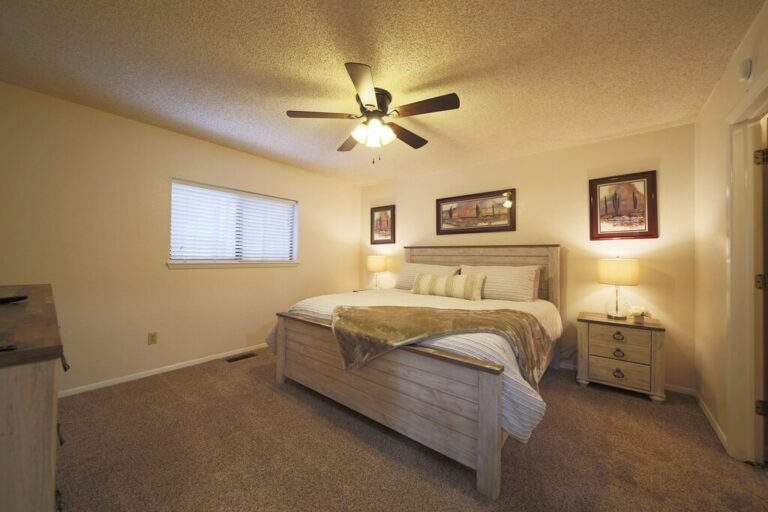 CHARMING-MOUNTAIN-RETREAT-1-LEVEL-SUPER-LOCATION-LARGE-BACK-YARD-AC4