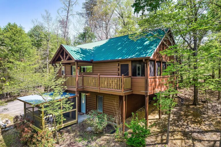 Christmas-New-Years-Eve-Dates-Available-Private-Hot-Tub-Pool-Table1.jpeg