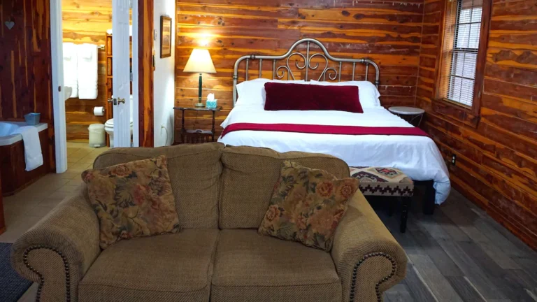 Couples Getaway Near Hot Springs3