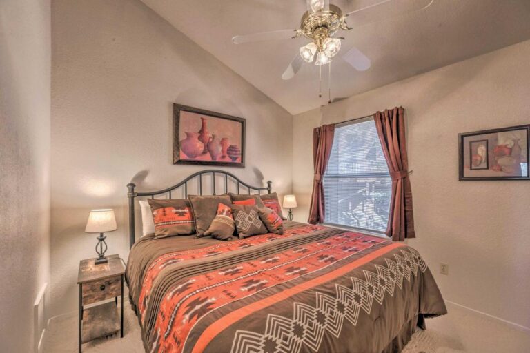 Cozy-Mtn-Condo-with-Deck-Less-Than-2-Mi-to-Links-Golf-Course5