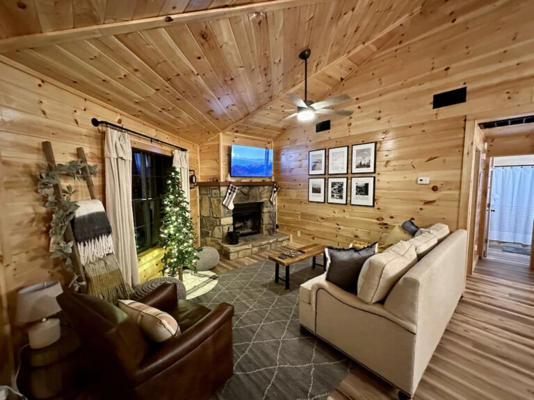Cozy-cabin-w-hot-tub-nestled-in-the-woods-conveniently-minutes-from-downtown2.jpeg