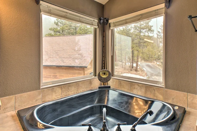 Evergreen Cabin4