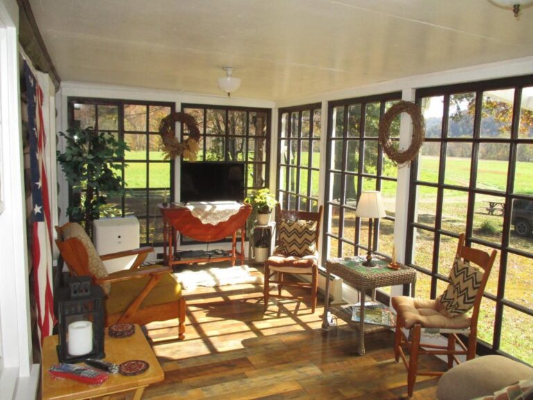 GORGEOUS-Near-I-77-Historic-log-cabin-for-2-WiFi-antiques-river-access-near-Princeton2