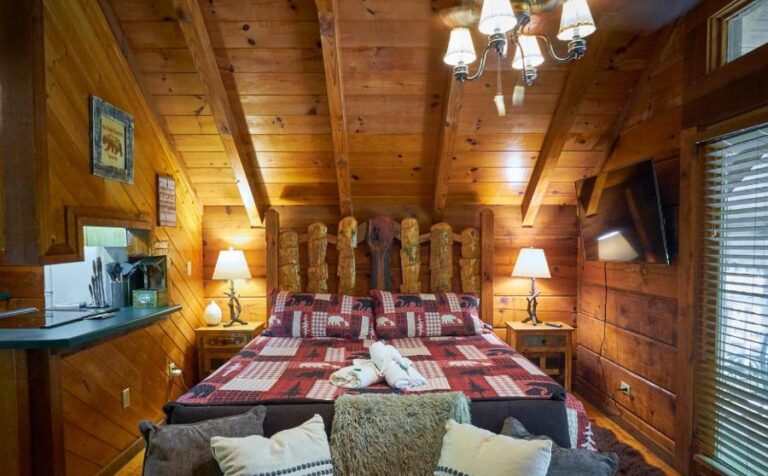 Gatlinburg-Area-Hottub-Cabin-Ladyslipper2