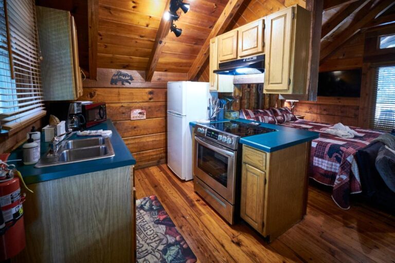 Gatlinburg Area Hottub Cabin4