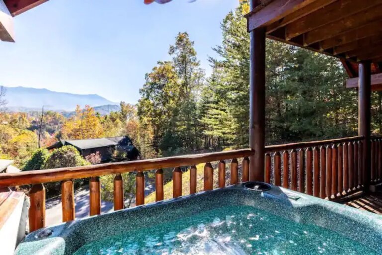 Incredible-Mountain-Views-Gatlinburg-Luxury-Resort-Cabin2.jpeg