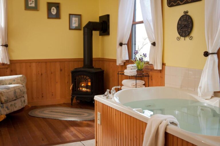 Inn-Spa-at-Cedar-Falls-Cottage2