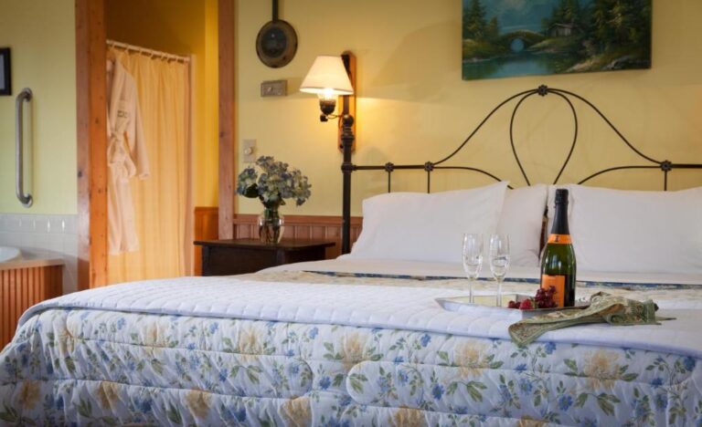 Inn-Spa-at-Cedar-Falls-Cottage3
