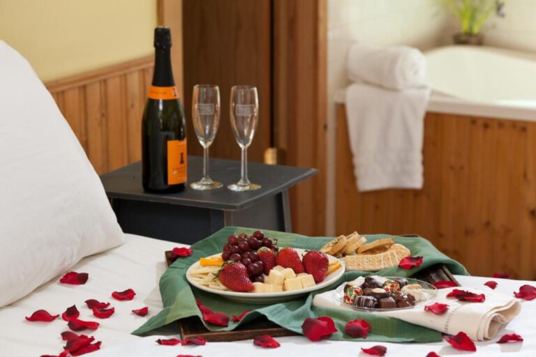 Inn-Spa-at-Cedar-Falls-Cottage5