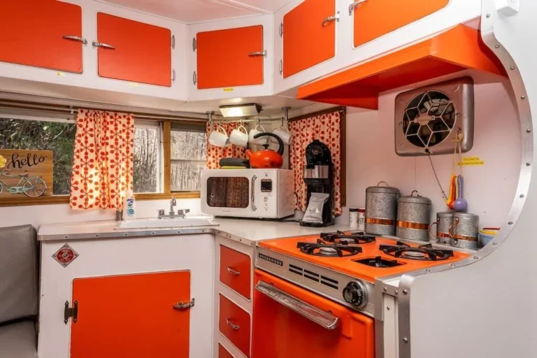 Layton Vintage Camper3