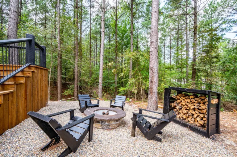 Modern Luxe Cabin Retreat3