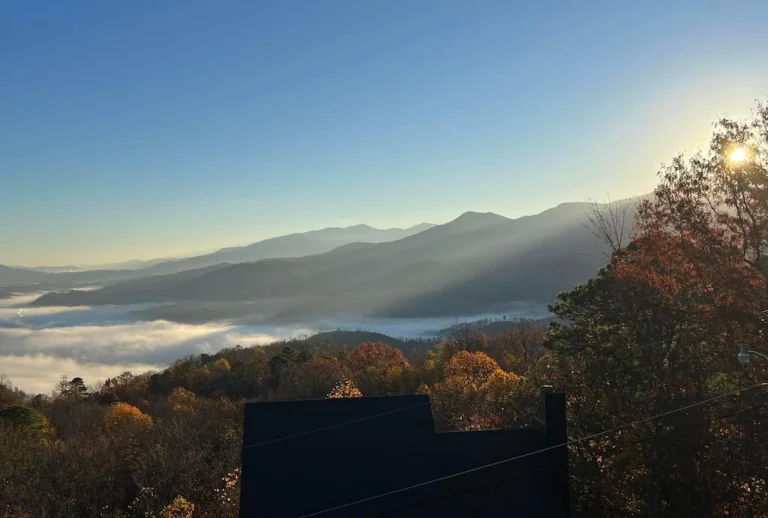 Mountain-View-King-Suite-Hot-tub-5min-from-Downtown1.jpeg