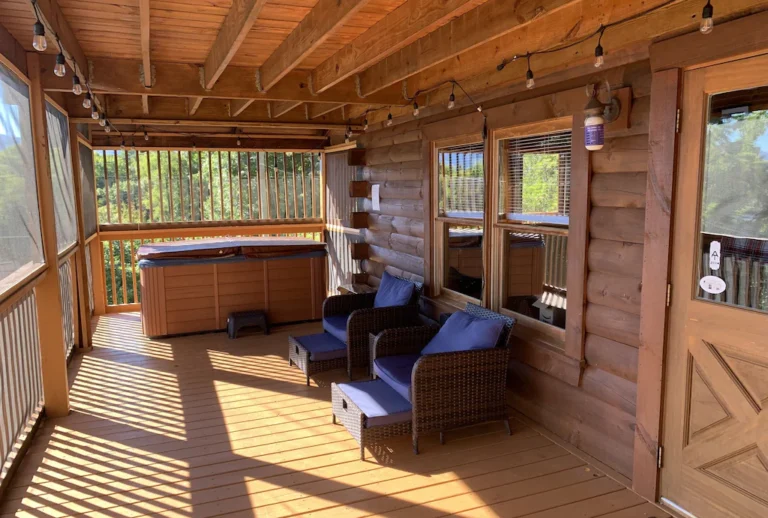 Mountain-View-King-Suite-Hot-tub-5min-from-Downtown4.jpeg