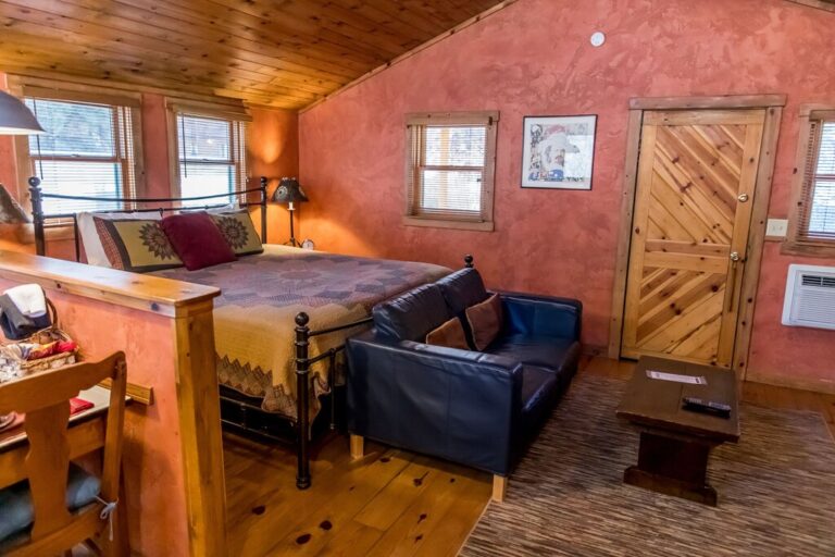 Quaint little cabin2