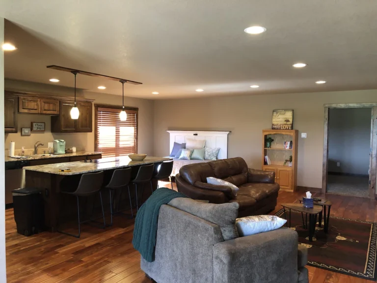 Quiet Studio Apartment1