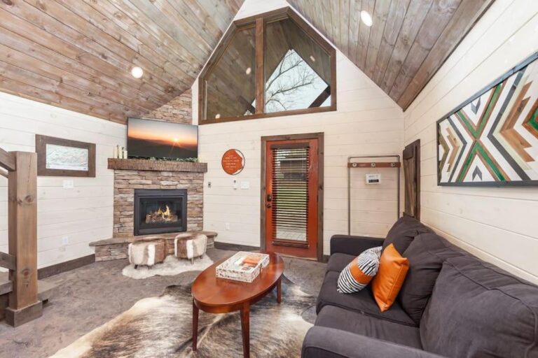 Romantic-A-frame-LikeNew-HotTub-Firepit-NearGSMNP3