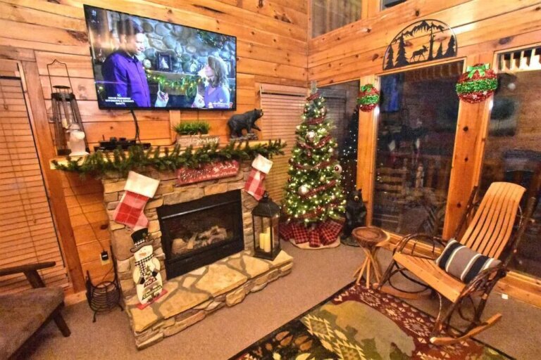 Rustic-CreekSide-Cabin5min-to-Gburg-PigeonForge3.jpeg
