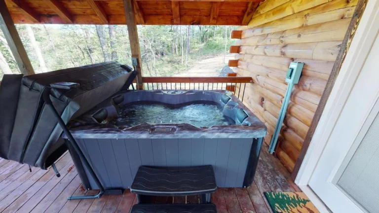 Secluded cabin for 2 3