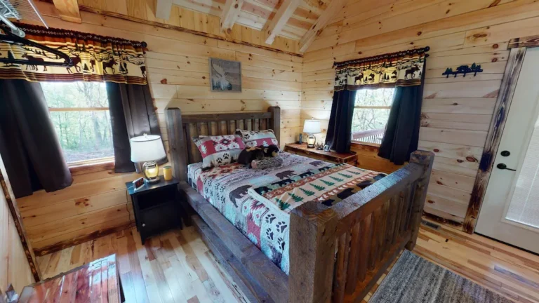 Secluded cabin for 2 4