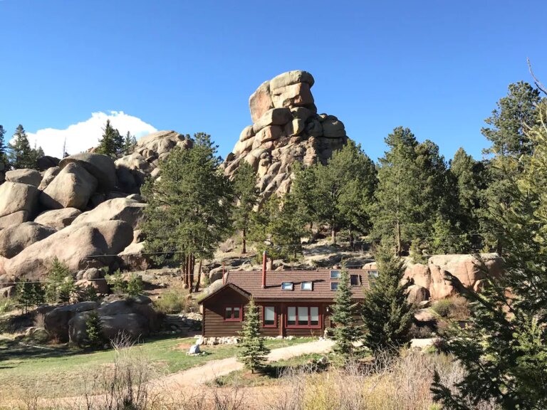 Twin-Rock-Cabin…-Rocky-Mountain-Getaway.-Family-Kids-and-Dog-friendly.jpeg