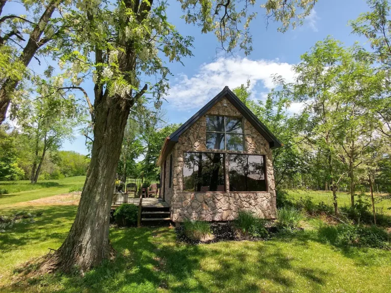 Winery Romantic Cabin2