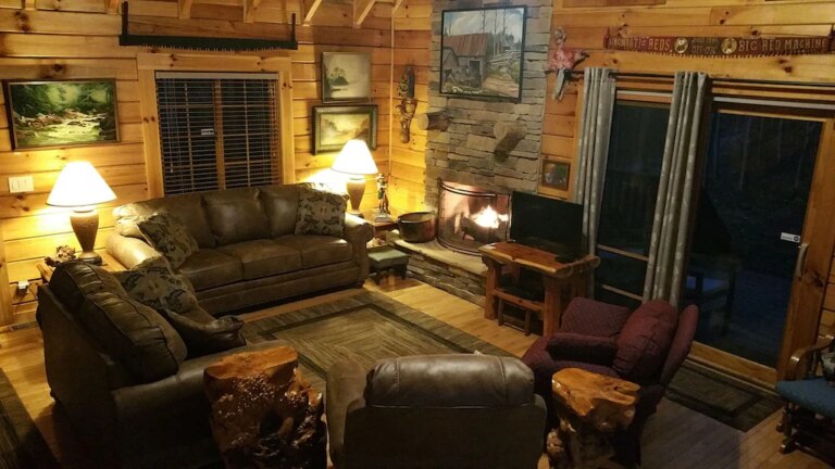 BIG-ROCK-LOG-CABIN-Beside-Natural-BridgeRed-River-Gorge-3.jpeg
