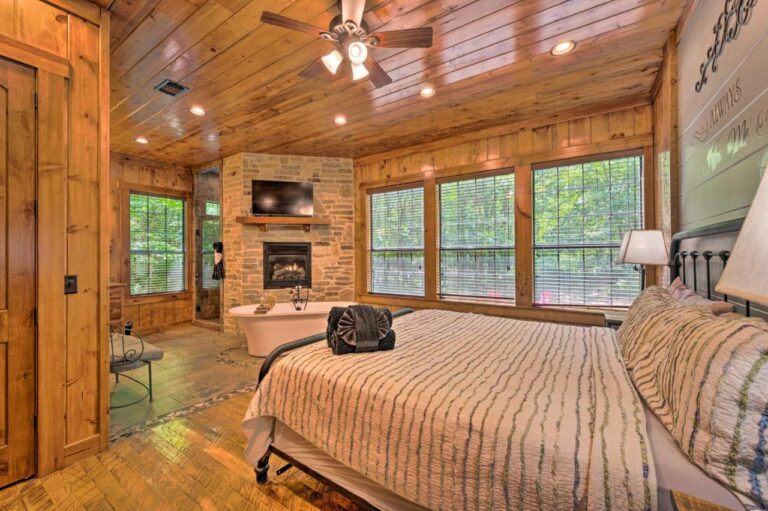 Catcha-Fallin-Star-2-Bedroom-Suites-and-Fire-Pit-1