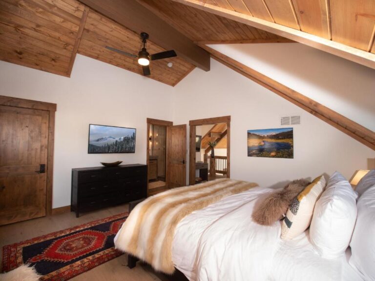 Chic Retreat 1
