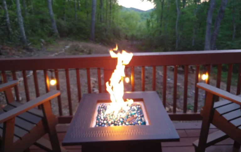 Cozy-cabin-for-2-w-mt-views-nature-trails-convenient-to-area-attractions-1.jpeg
