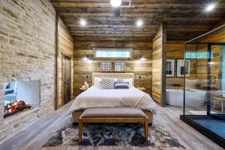 Cuddle-Up-Couples-Cabin-Luxury-Amenities-Outdoor-Patio-Hot-Tub-Fire-Pit-with-Firewood-Secluded-6