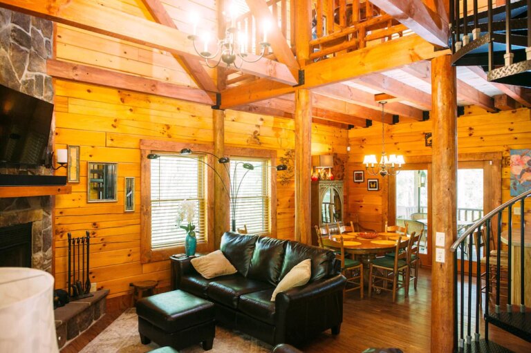 Cuddly-Cub-Luxury-Cabin-with-Hot-tub-wifi-and-wood-burning-fireplace-4.jpeg