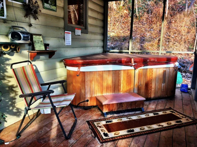 HikeHot-TubMassanutten-ResortLurayCavernsSkyline-Drive-Snow-TubeSki.-2.jpeg