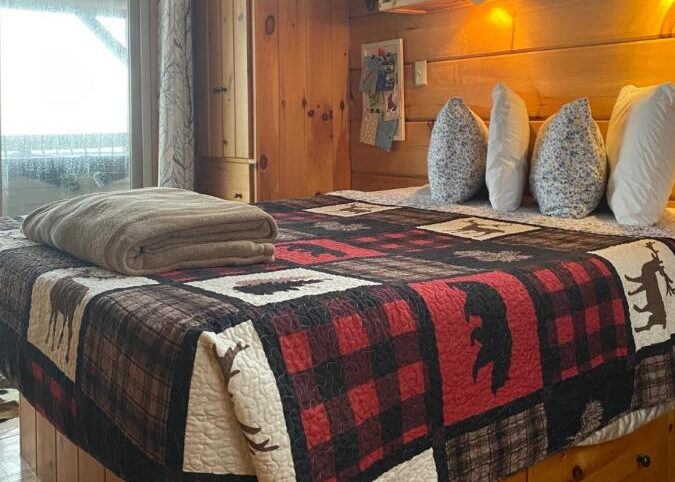 Its-Five-OClock-Here-Cozy-Waterfront-Cabin-with-a-HOT-TUB-on-the-Blue-Ridge-Parkway-Pet-Friendly-6