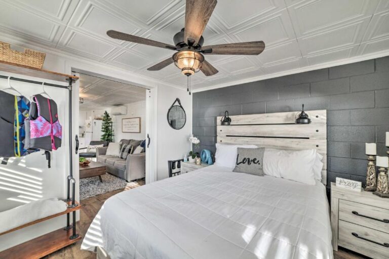 Lakefront New Concord Home2