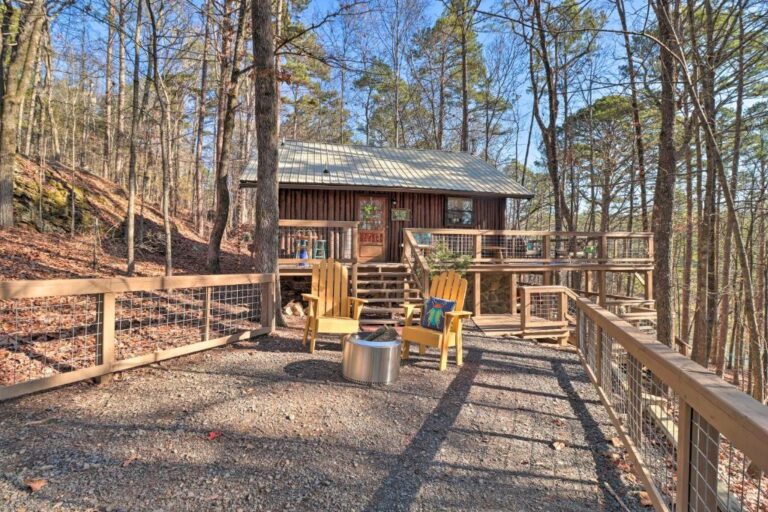 Scenic Greers Ferry Cabin