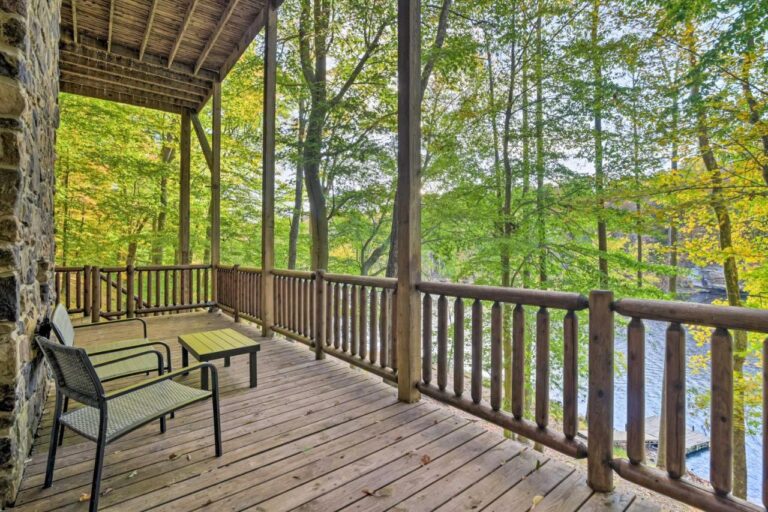 Serene Lewisburg Lakefront Retreat