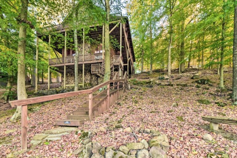 Serene Lewisburg Lakefront Retreat4