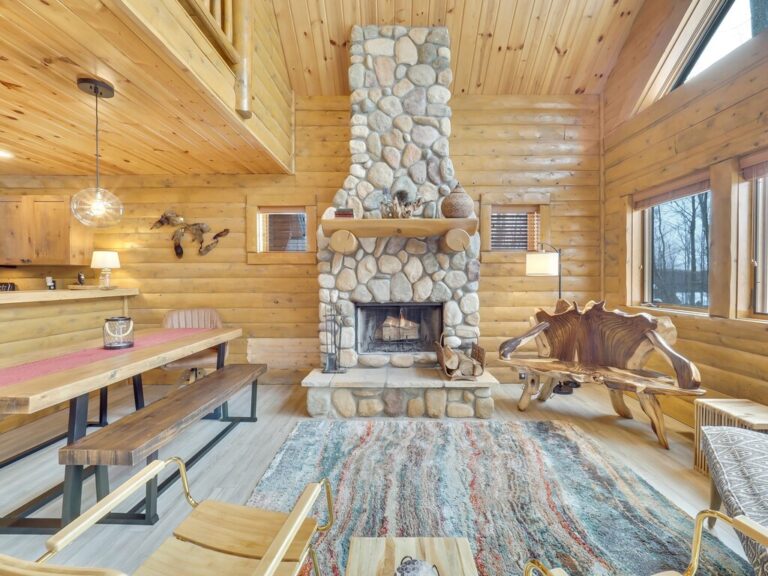 Ski inut comfortable 3 bedroom Cabin Boyne Mtn1